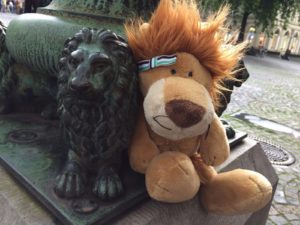 Unser Maskotchen Lea streift durch Bonn und freut sich neue Löwen und Leute kennen zu lernen